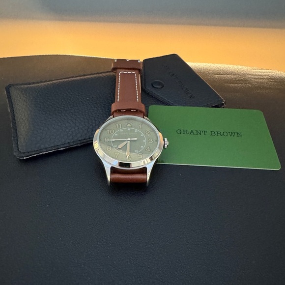 NWOT Grant Brown 9422-B 43mm Quartz Leather Men's Watch - Picture 2 of 8